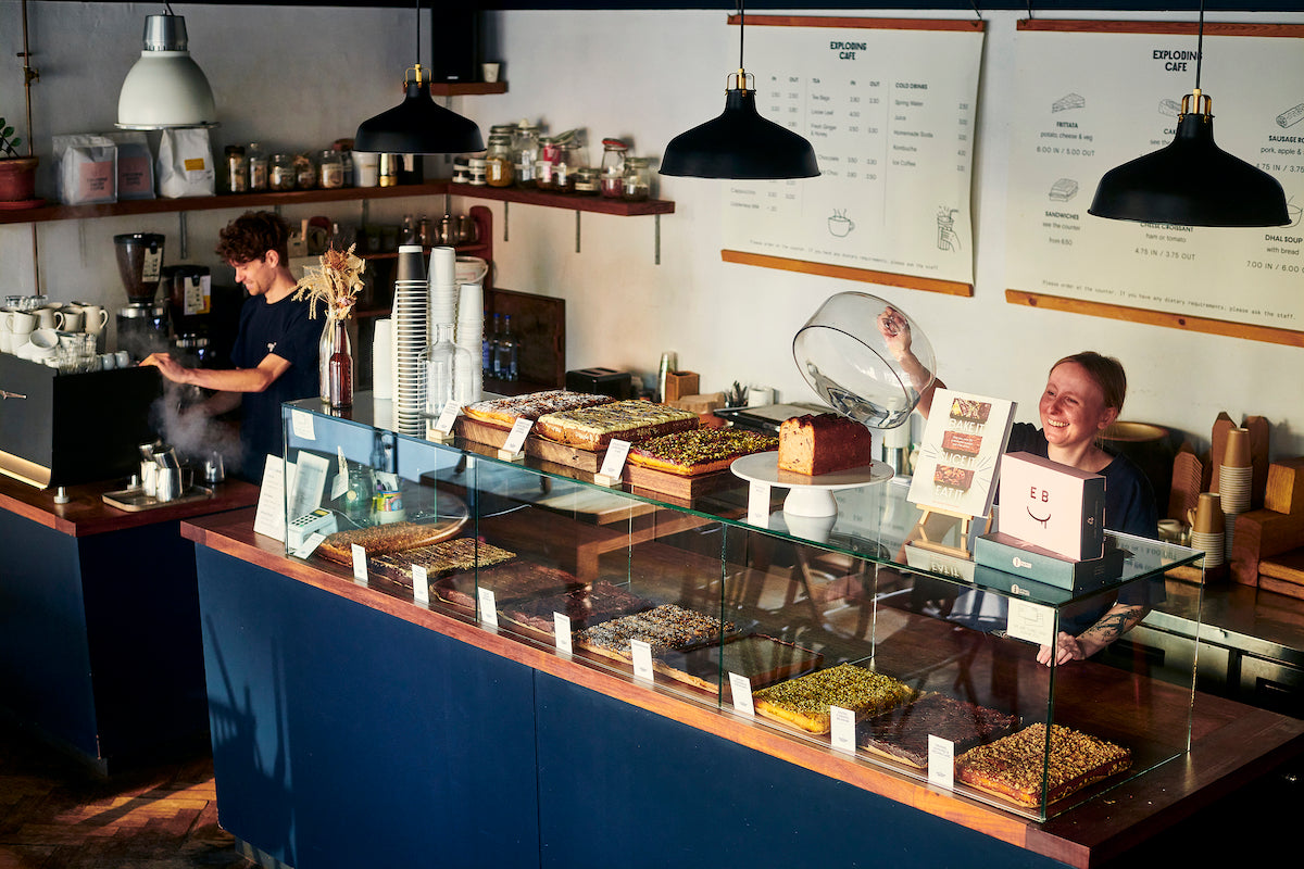 From Bookshops to Brunch Spots: Why Exploding Bakery Cakes Work Anywhere