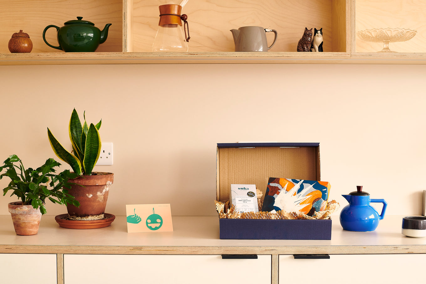 A open Gift Box showing a box of Suki Tea and a Letterbox Brownie